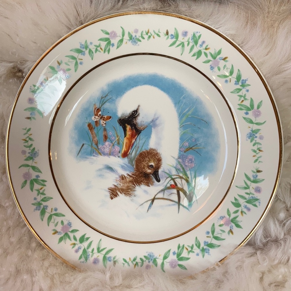 Avon Gentle Moments plate - Picture 1 of 12